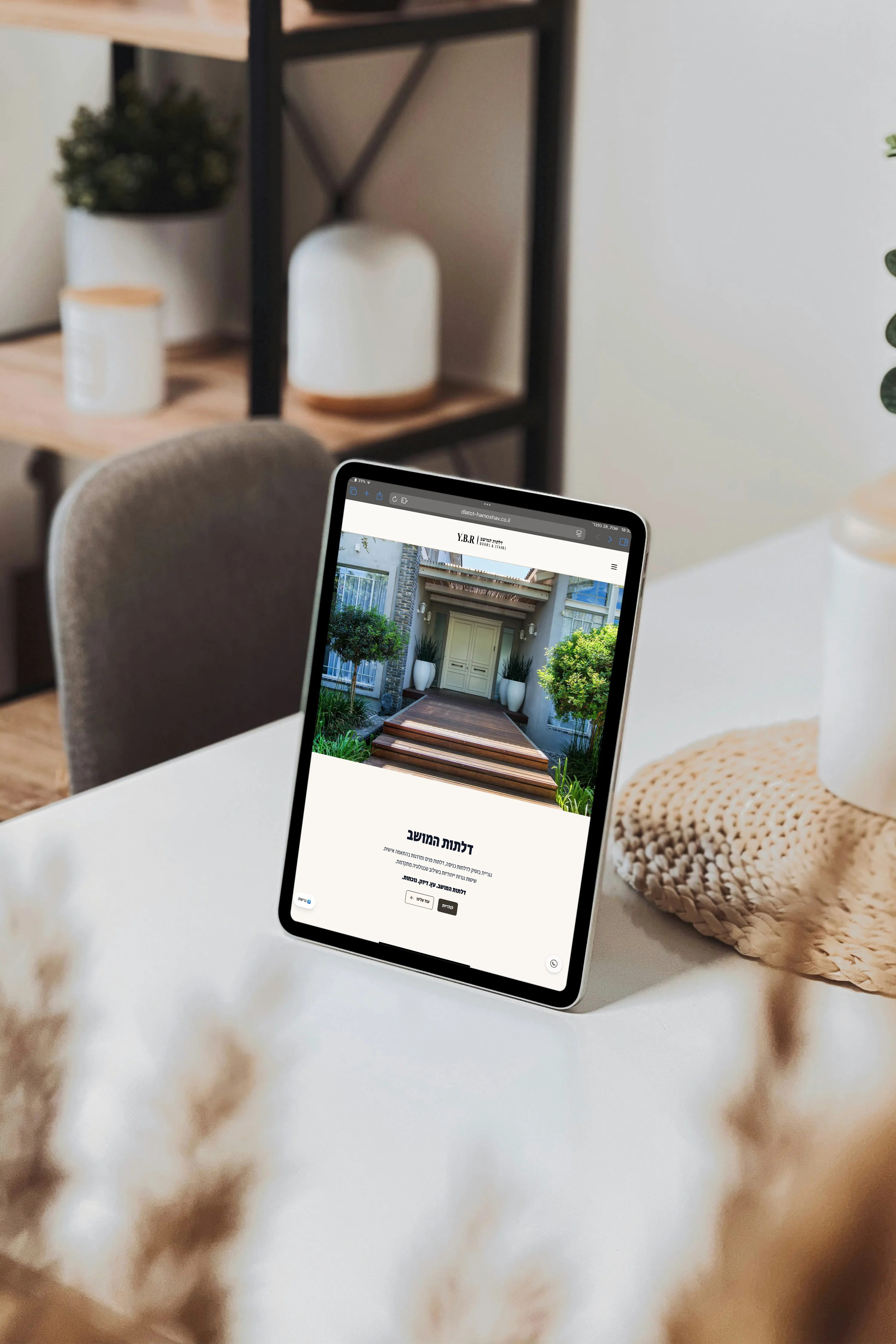Dlatot HaMoshav website page on tablet